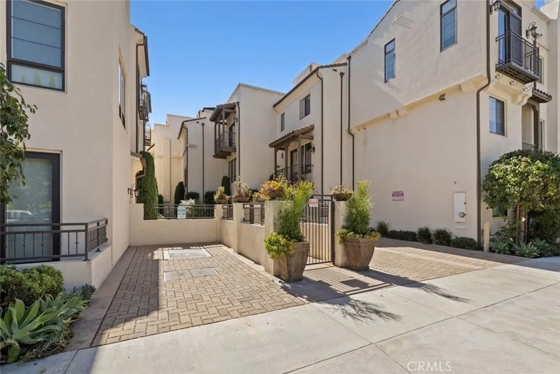 10738 Bloomfield