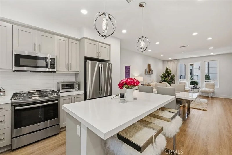 10738 Bloomfield