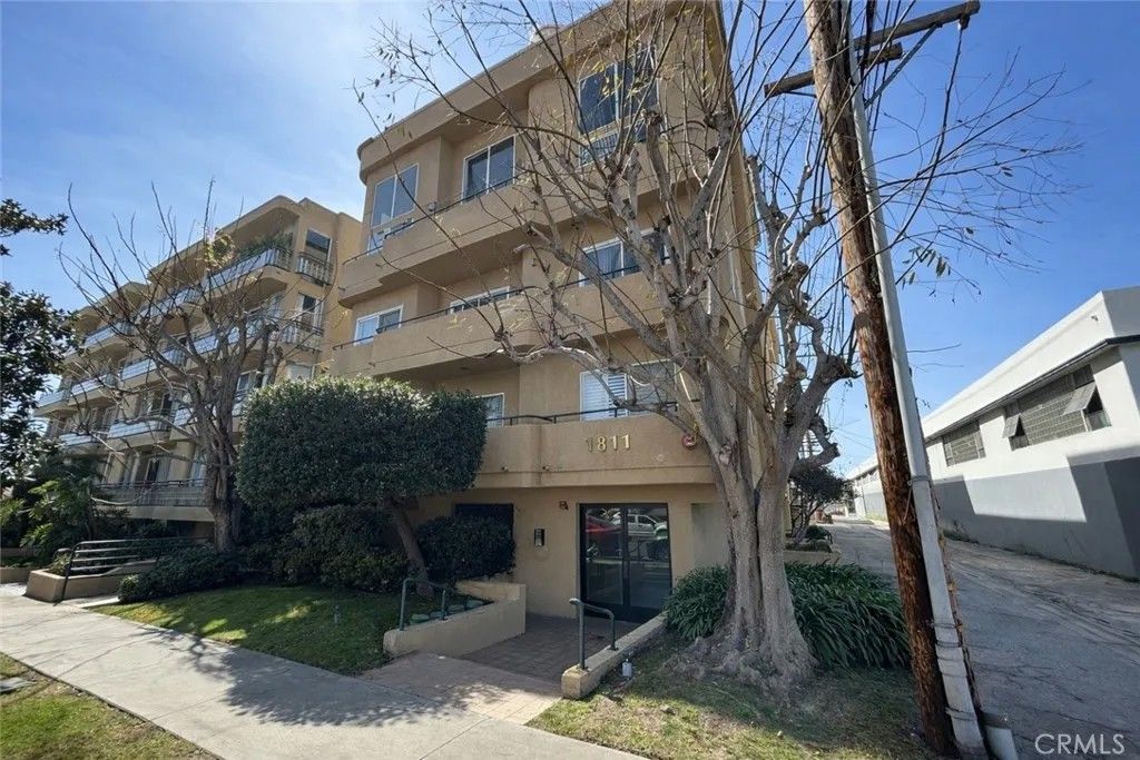 Photo of 1811 Manning Ave #302, Los Angeles, CA 90025 (MLS # DW26065195)