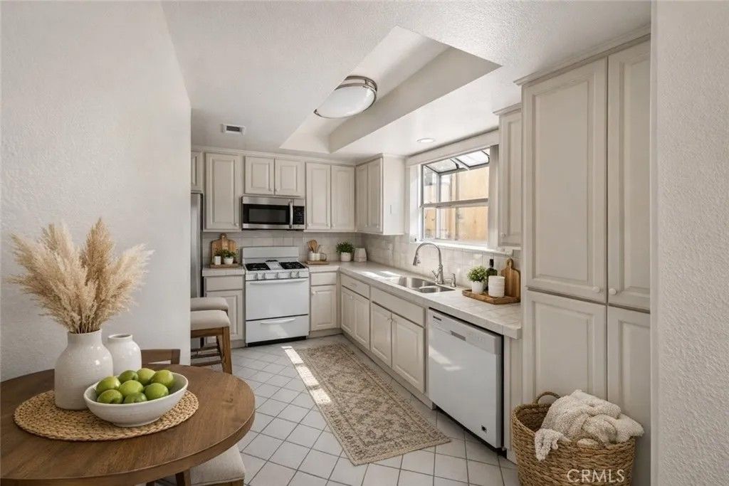 Photo of 1811 Manning Ave #302, Los Angeles, CA 90025 (MLS # DW26065195)