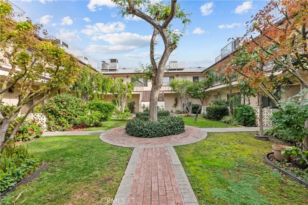 312 N Louise Street 210