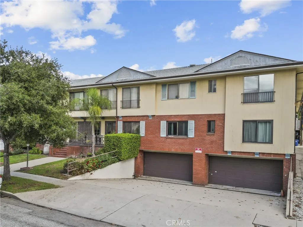 312 N Louise Street 210