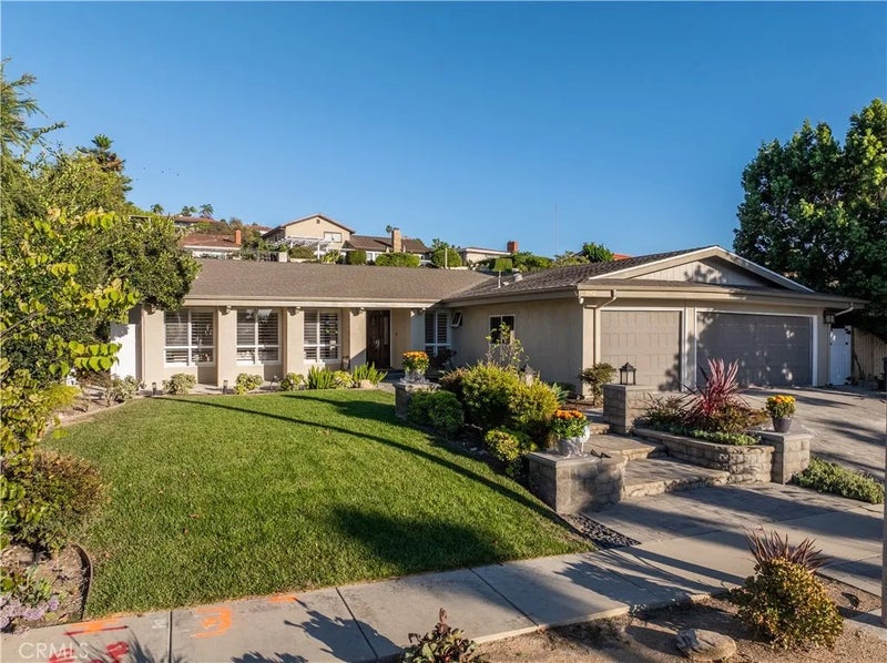 30102 Via Rivera