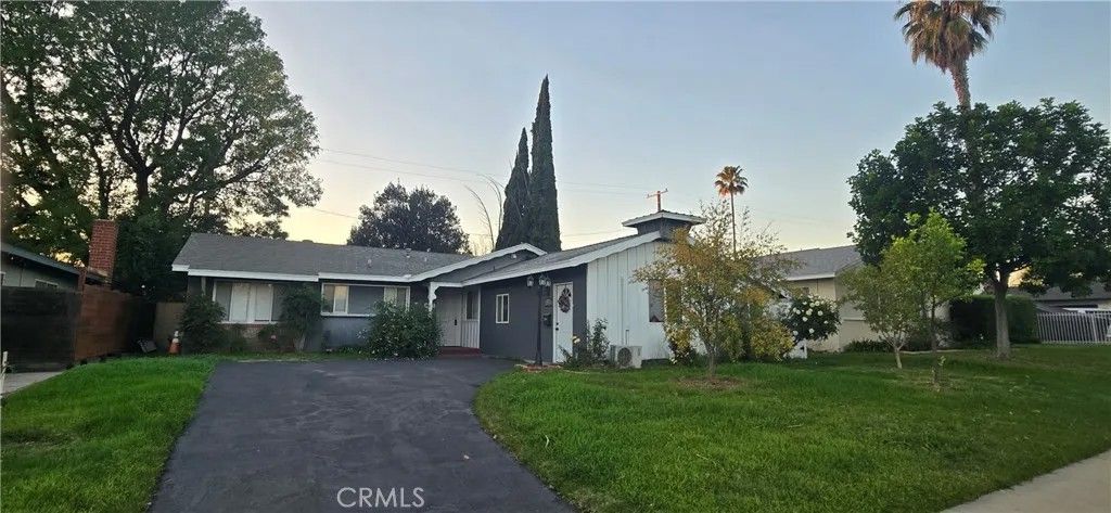 Photo of 10937 Collett Avenue, Granada Hills, CA 91344 (MLS # SR25276502)