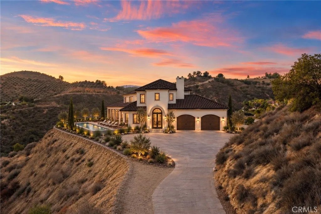 Photo of 44995 Via Renaissance, Temecula, CA 92590 (MLS # SW26198797)