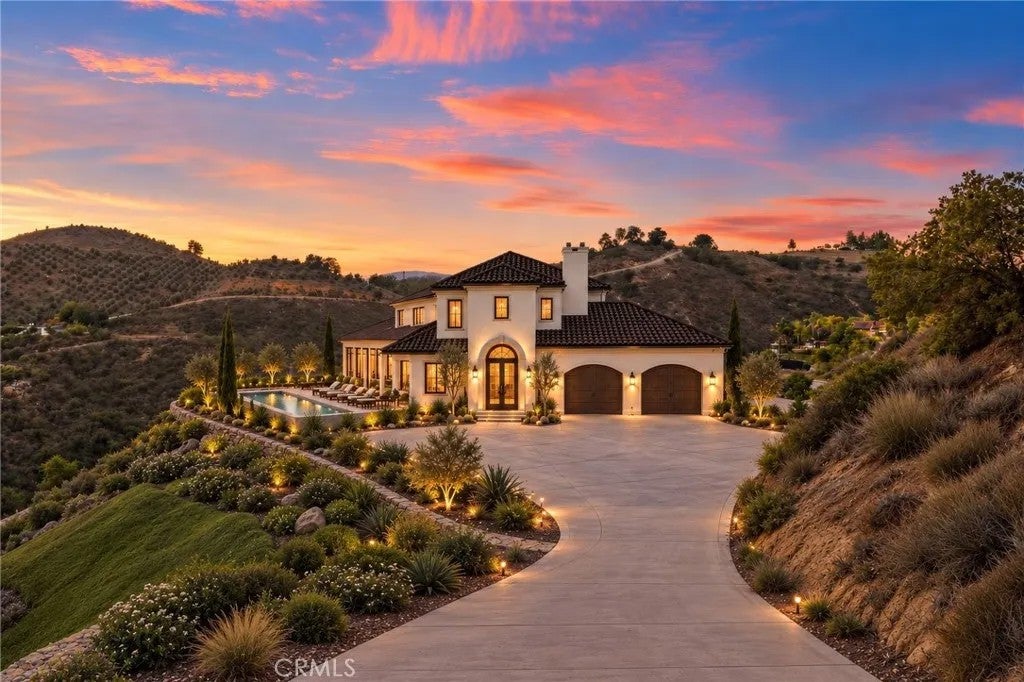 Photo of 44995 Via Renaissance, Temecula, CA 92590 (MLS # SW26198797)