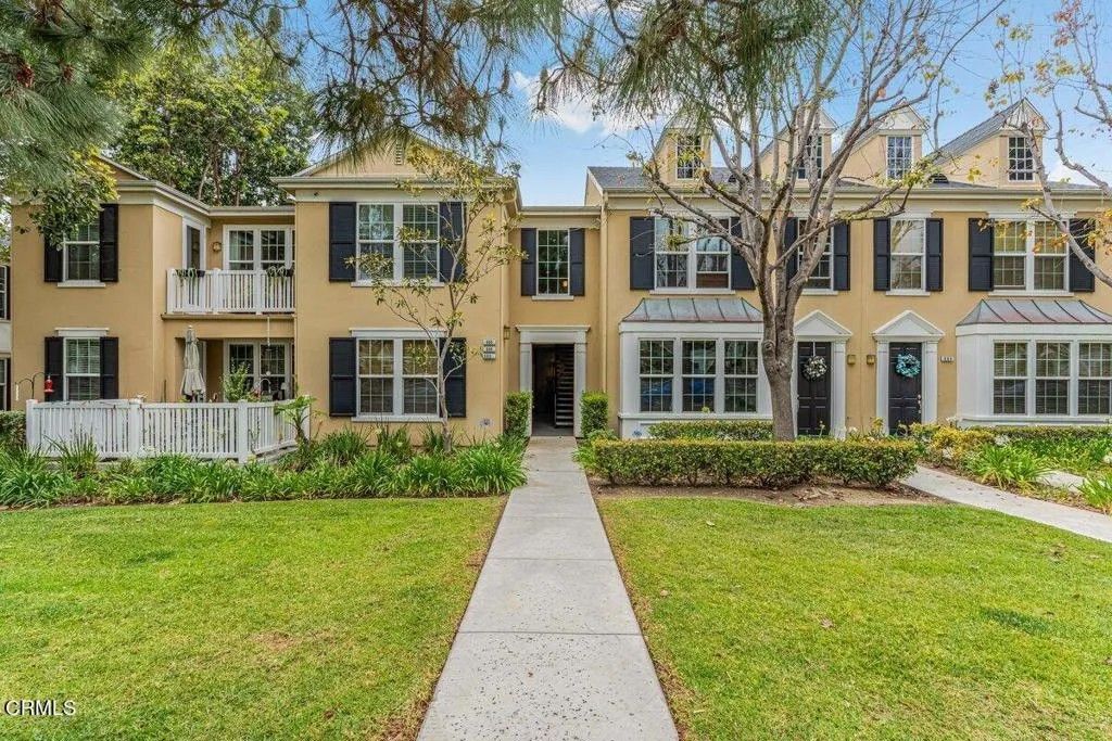 Photo of 990 Holiday Avenue, Ventura, CA 93003 (MLS # V1-36884)