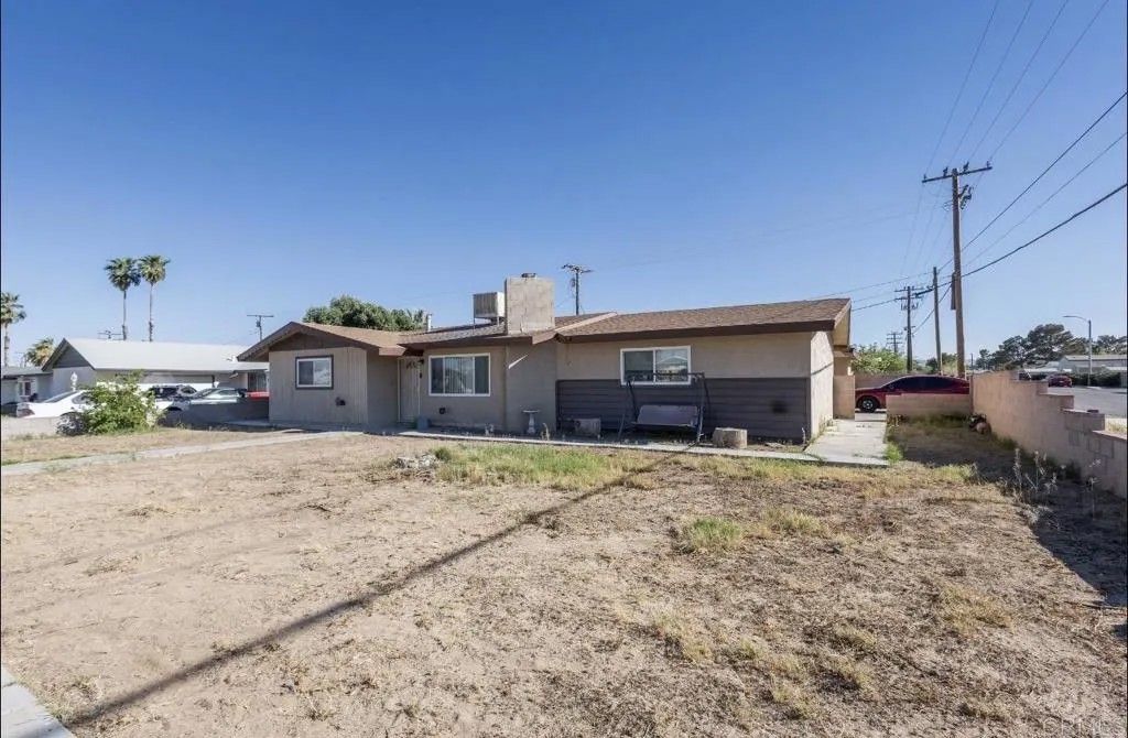 Photo of 249 W Graaf Avenue, Ridgecrest, CA 93555 (MLS # PTP2602339)