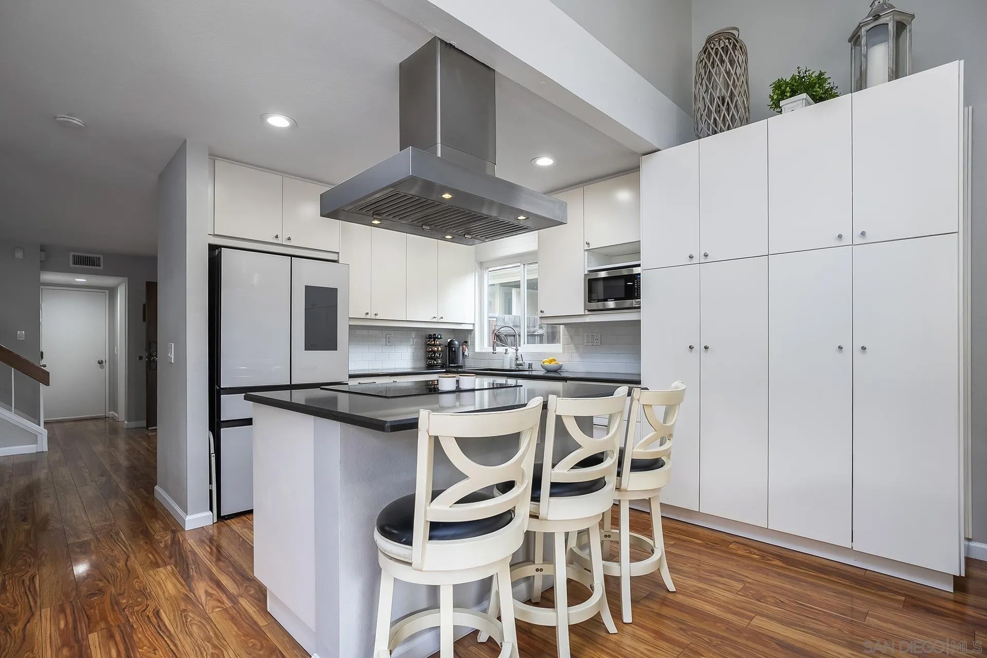1465 Bridgeview