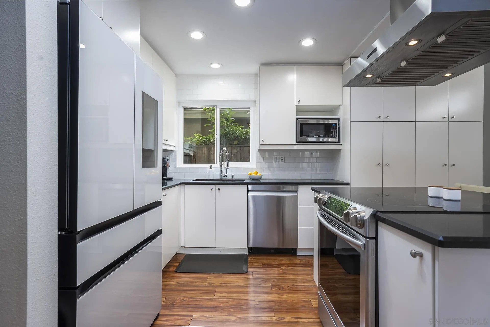 1465 Bridgeview