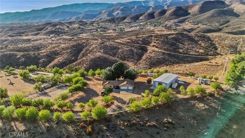 Photo of 11709 Mint Canyon Road, Agua Dulce, CA 91390 (MLS # SR25162285)