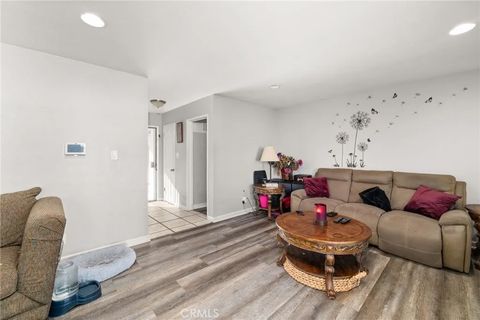 Tiny photo for 640 Vista De Loma, Hemet, CA 92543 (MLS # CV25273032)