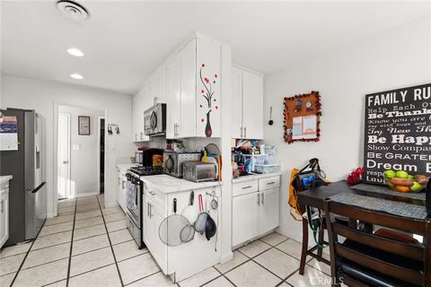 Tiny photo for 640 Vista De Loma, Hemet, CA 92543 (MLS # CV25273032)