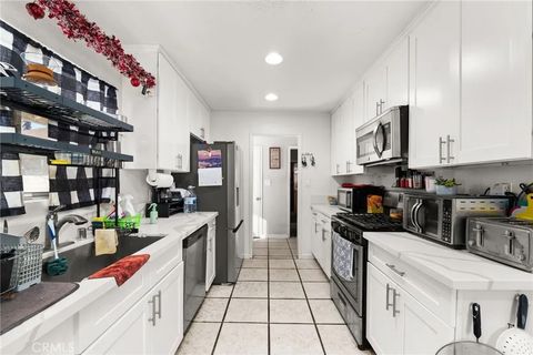 Tiny photo for 640 Vista De Loma, Hemet, CA 92543 (MLS # CV25273032)