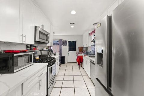 Tiny photo for 640 Vista De Loma, Hemet, CA 92543 (MLS # CV25273032)