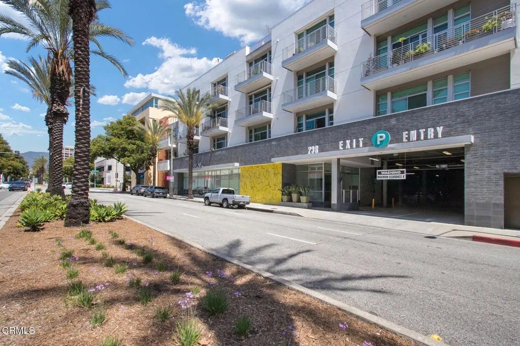 Photo of 238 S Arroyo Parkway #316, Pasadena, CA 91105 (MLS # P1-26758)