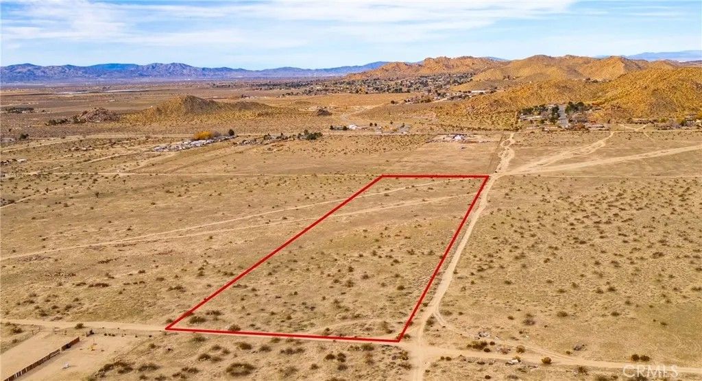 Photo of 18200 E Avenue P, Palmdale, CA 93591 (MLS # SR25278916)