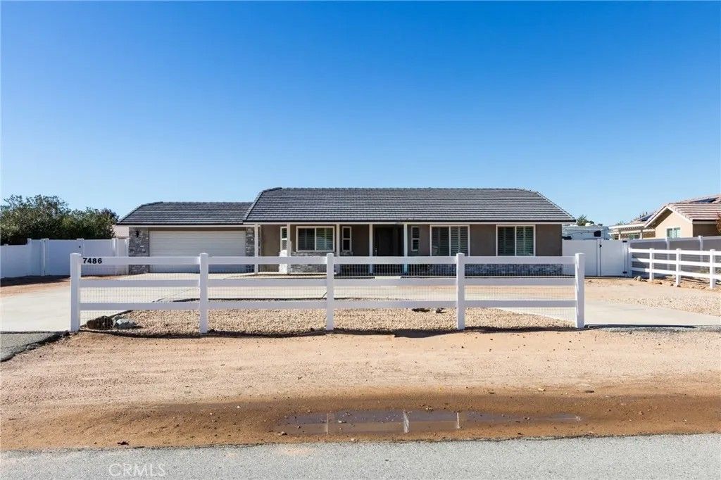 Photo of 7486 Langdon Ave, Hesperia, CA 92345 (MLS # HD25266883)