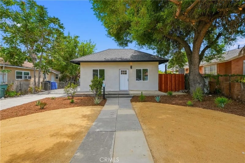 939 W 8th