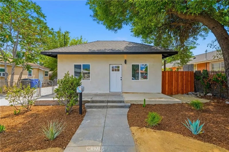 939 W 8th