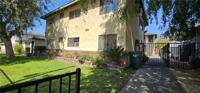231 E Maple