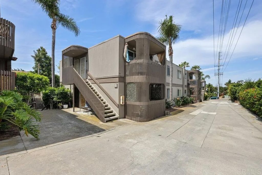 Photo of 155 Rosebay Dr #42, Encinitas, CA 92024 (MLS # PTP2601277)