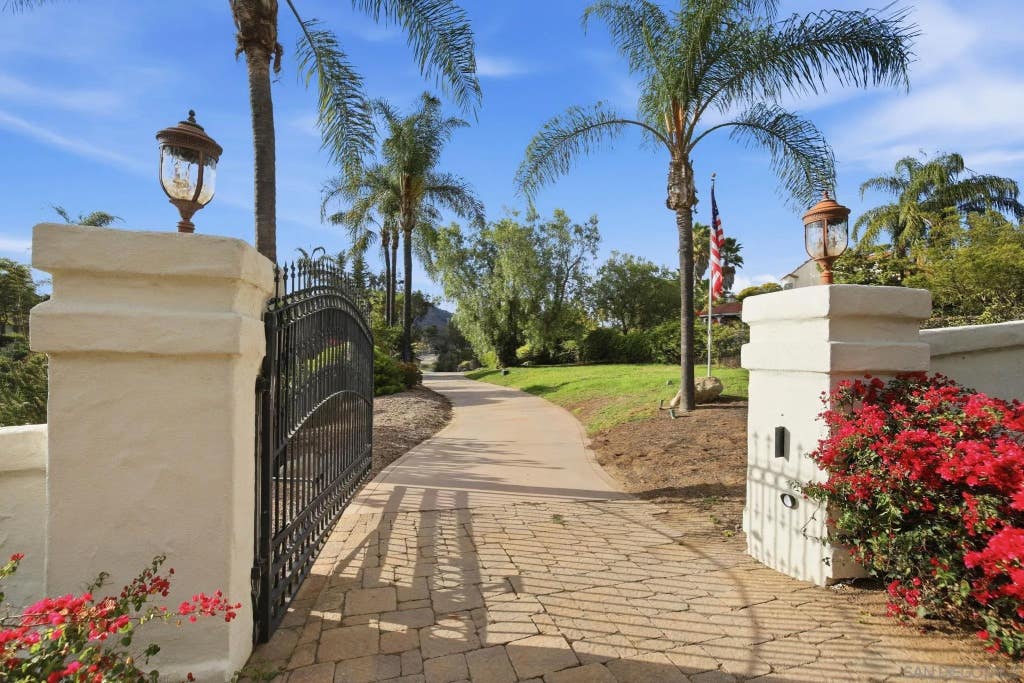 Photo of 3548 Rosa Way, Fallbrook, CA 92028 (MLS # 260017065)