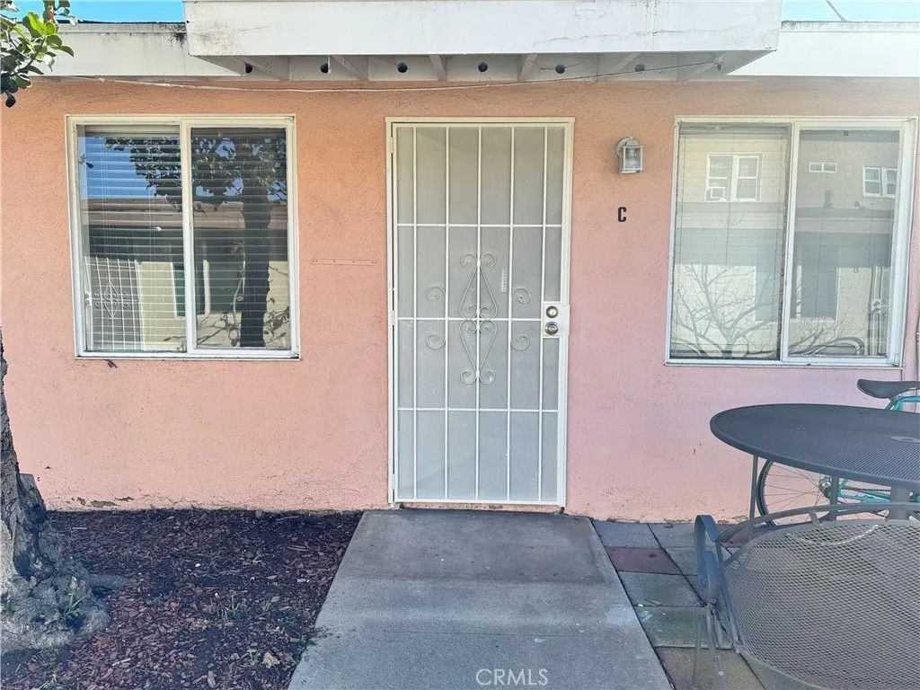 Photo of 528 Cherry Ave #C, Long Beach, CA 90802 (MLS # SW26035638)