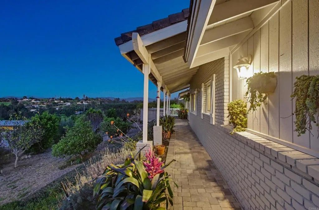 Photo of 5012 Sleeping Indian Road, Fallbrook, CA 92028 (MLS # NDP2601314)