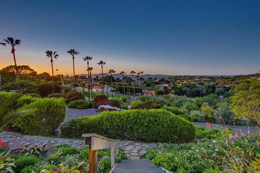 Photo of 5012 Sleeping Indian Road, Fallbrook, CA 92028 (MLS # NDP2601314)