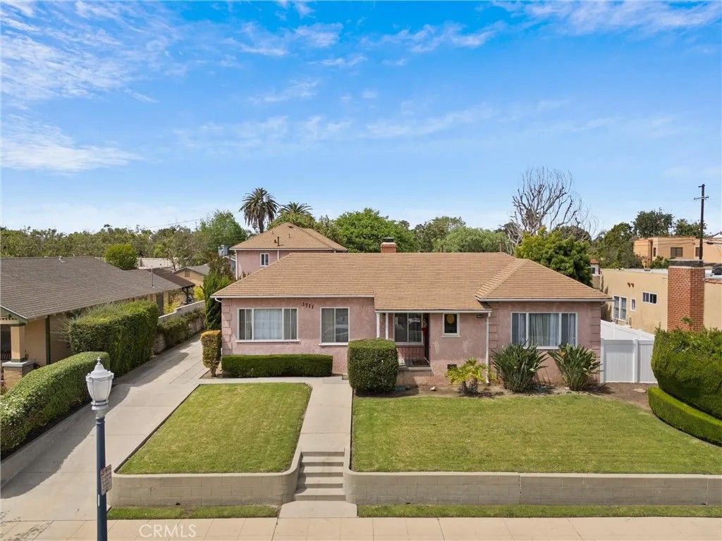 Photo of 3711 Lemon Ave, Long Beach, CA 90807 (MLS # PW26068624)
