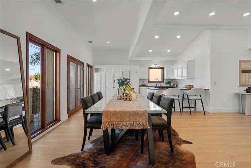 3933 Sunset Lane