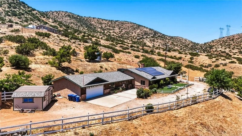 1661 Twin Butte