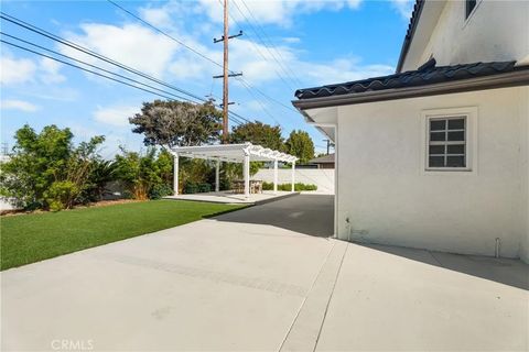 Tiny photo for 9171 Regatta Drive, Huntington Beach, CA 92646 (MLS # OC25246526)