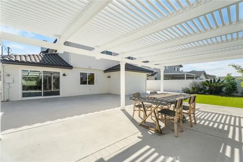 Tiny photo for 9171 Regatta Drive, Huntington Beach, CA 92646 (MLS # OC25246526)