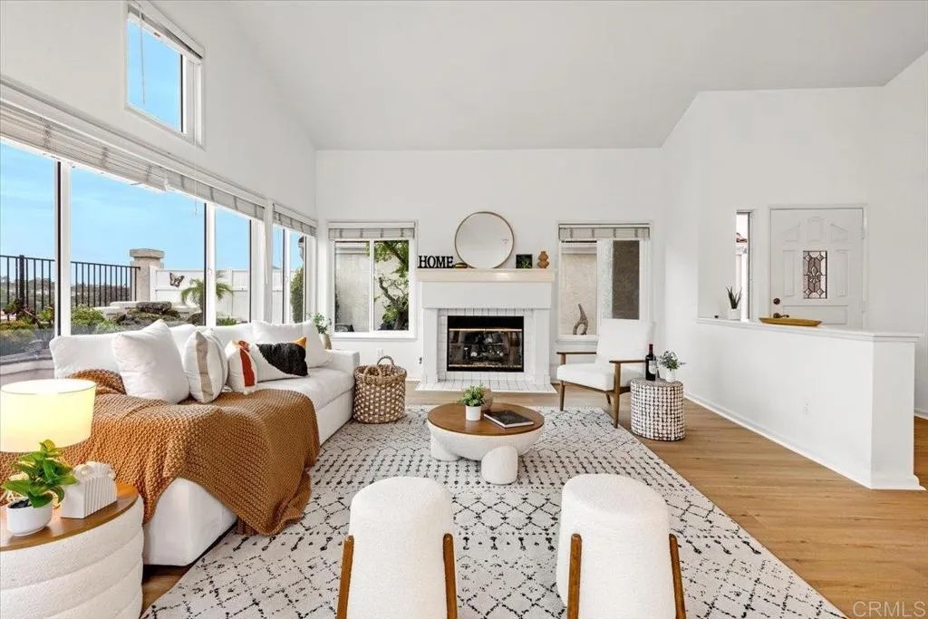 1219 Via San Jacinto