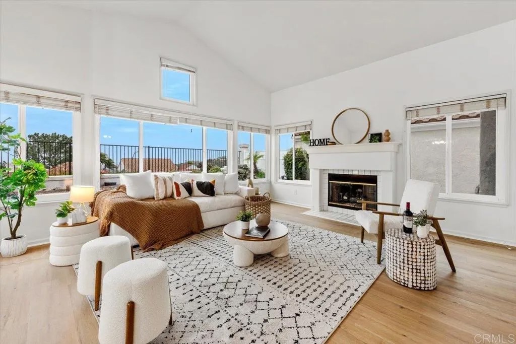 1219 Via San Jacinto