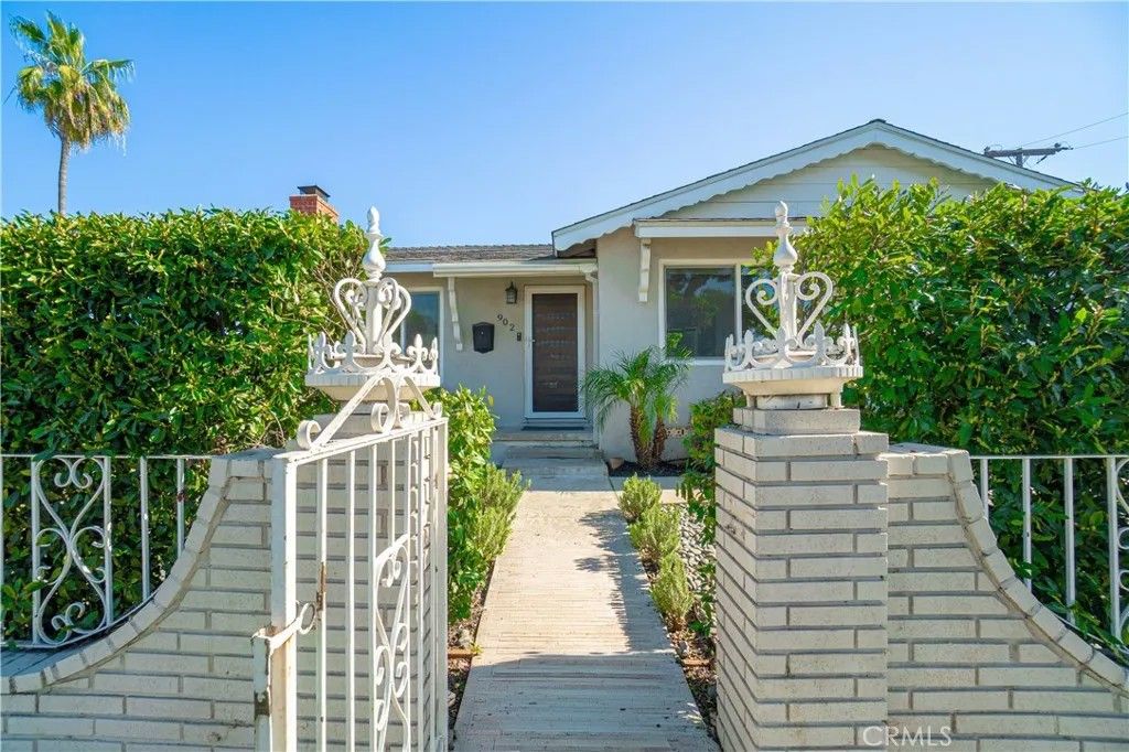 Photo of 902 E 163rd St, Carson, CA 90746 (MLS # SB26026540)