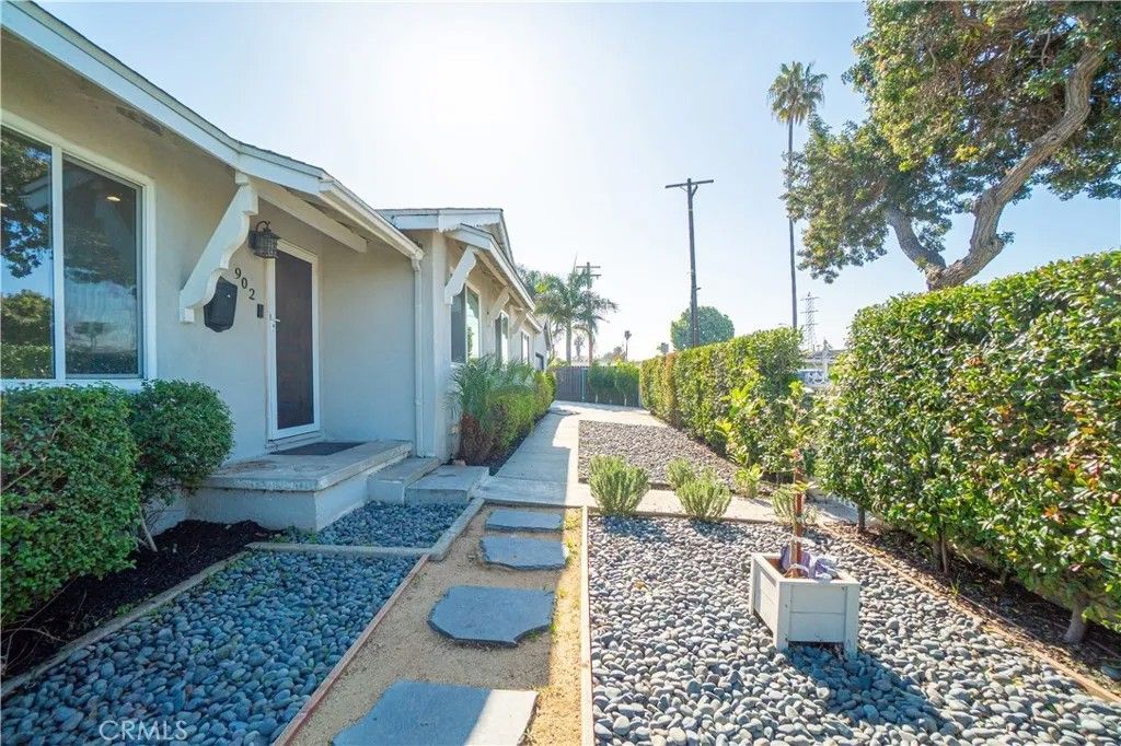 Photo of 902 E 163rd St, Carson, CA 90746 (MLS # SB26026540)