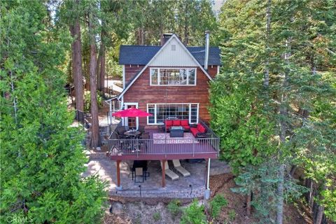 Tiny photo for 329 Summit Road, Lake Arrowhead, CA 92352 (MLS # IG25270154)