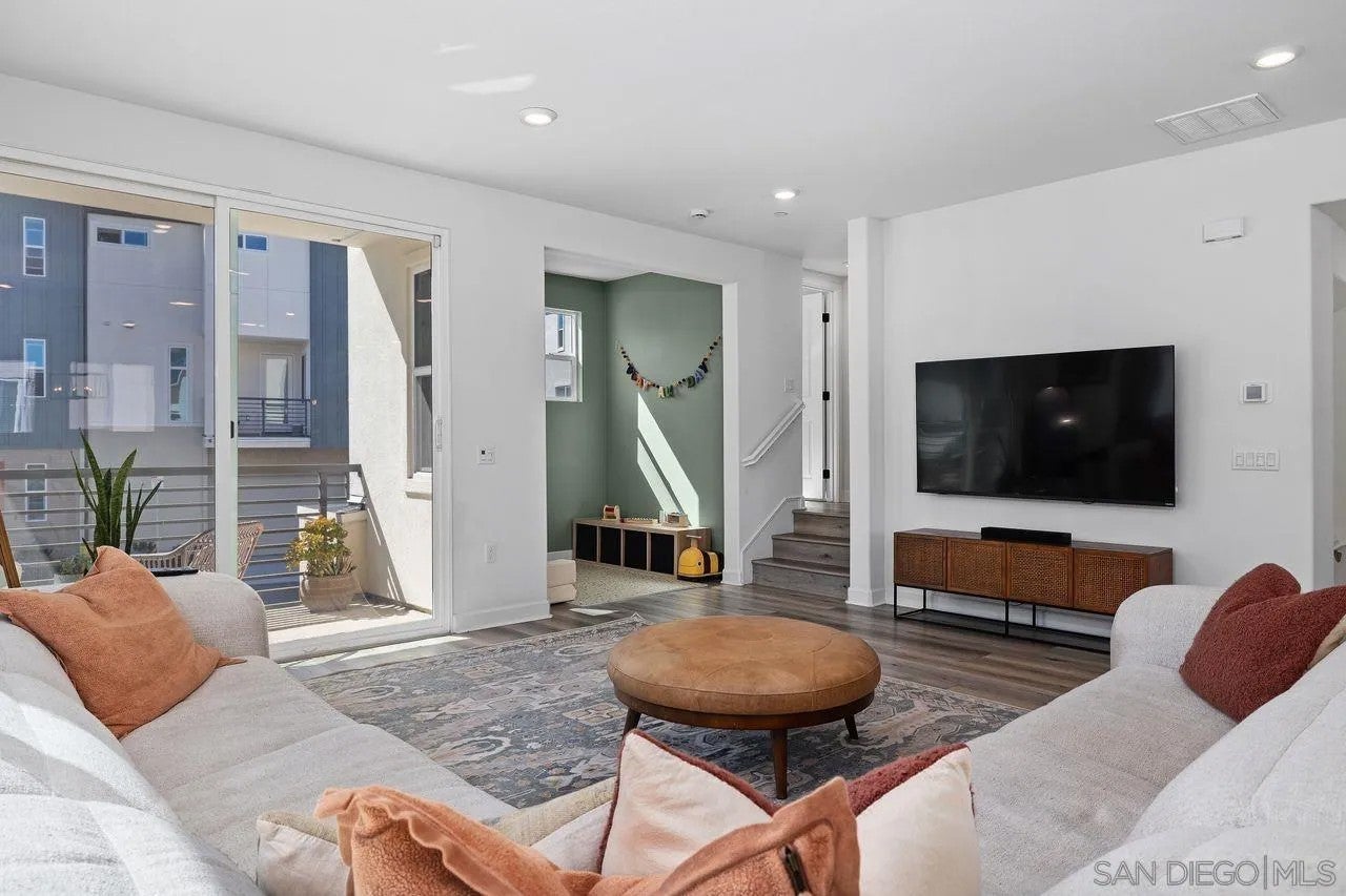 838 Akana Ave. 1