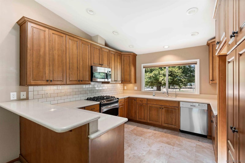 1044 Valentine Lane