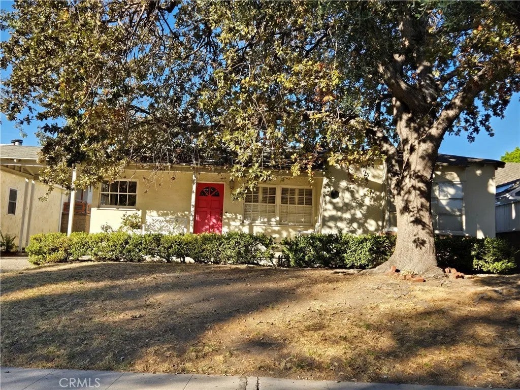 4427 Bakman Avenue