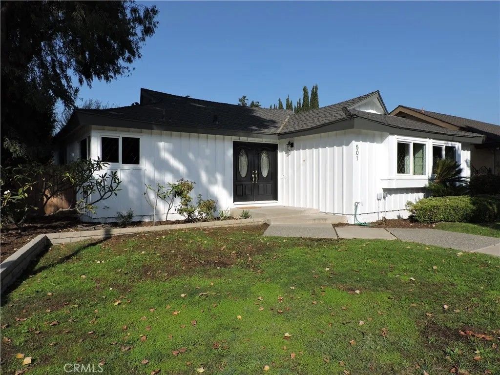 Photo of 501 E Buffalo Avenue, Santa Ana, CA 92706 (MLS # PW25246014)