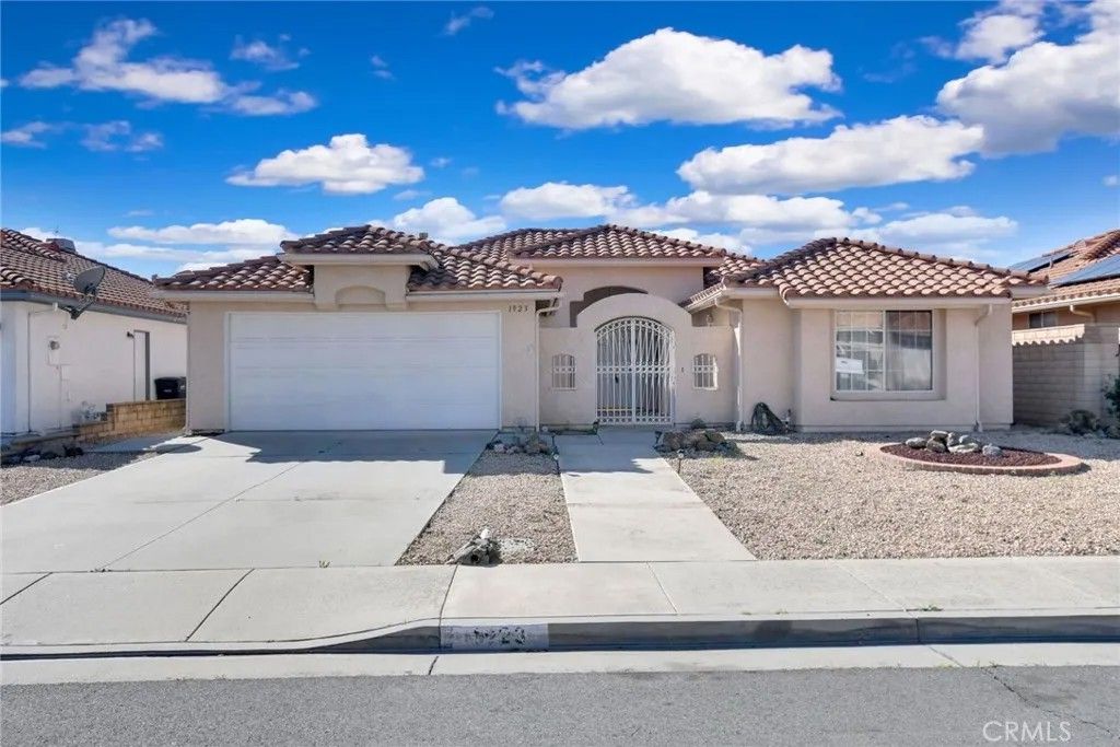 Photo of 1923 Tamarack Ln, Hemet, CA 92545 (MLS # SW26019126)