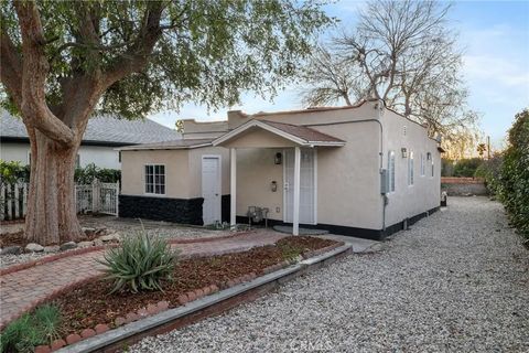 Photo of 10607 Whitegate Avenue, Sunland, CA 91040 (MLS # SR26007463)