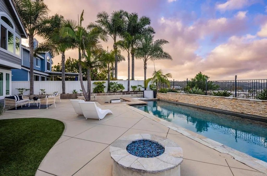 Photo of 608 Crest Drive, Encinitas, CA 92024 (MLS # NDP2510245)