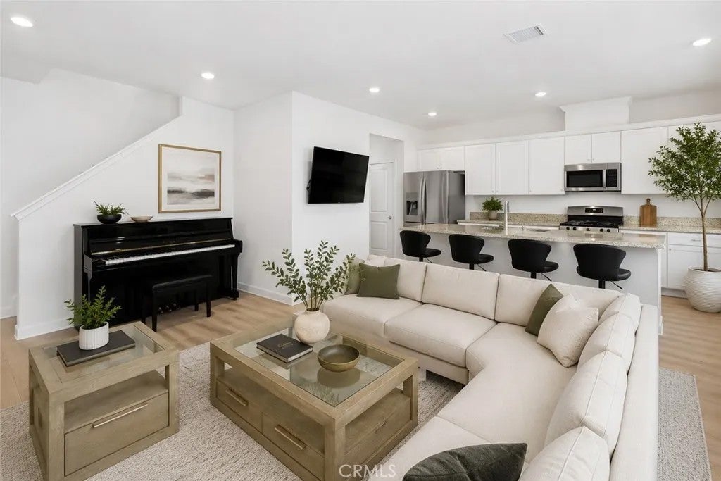 32612 Manhattan