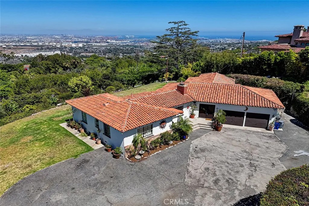25 Headland Drive