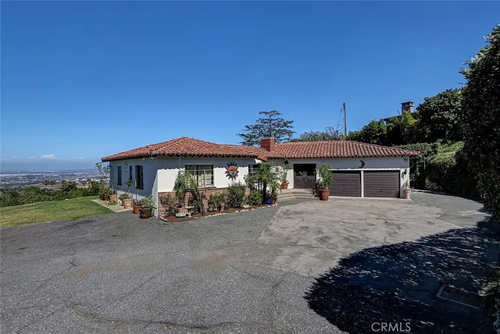 25 Headland Drive
